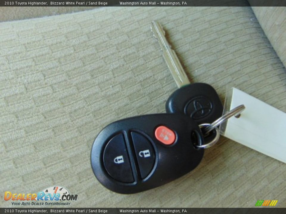 2010 Toyota Highlander Blizzard White Pearl / Sand Beige Photo #18