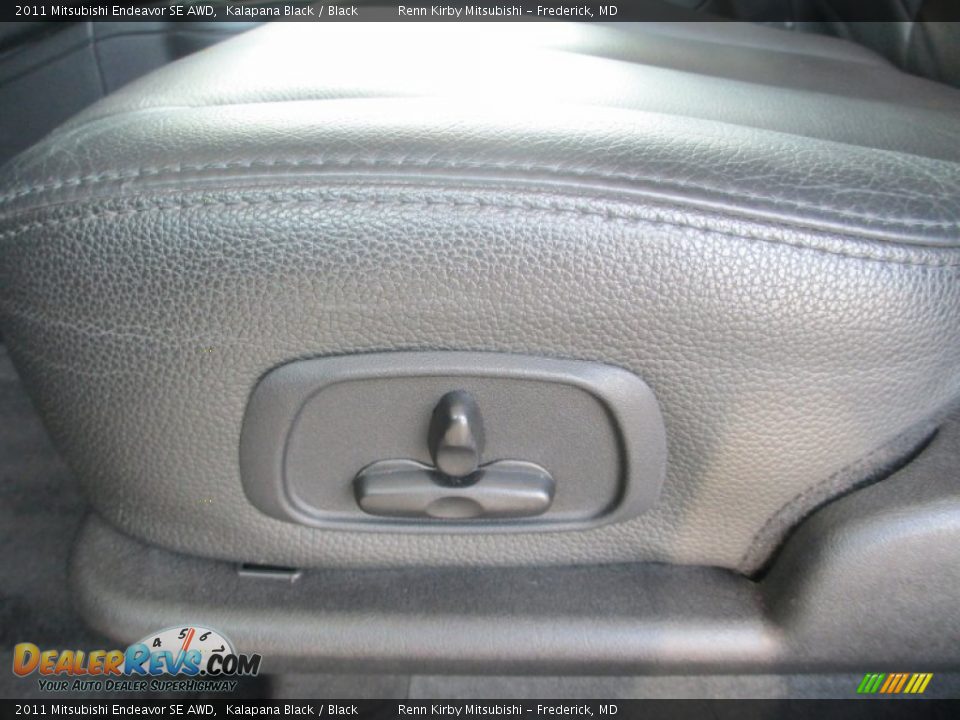 2011 Mitsubishi Endeavor SE AWD Kalapana Black / Black Photo #15
