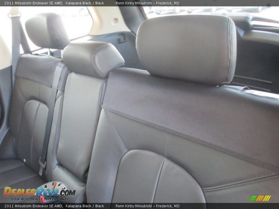 2011 Mitsubishi Endeavor SE AWD Kalapana Black / Black Photo #32