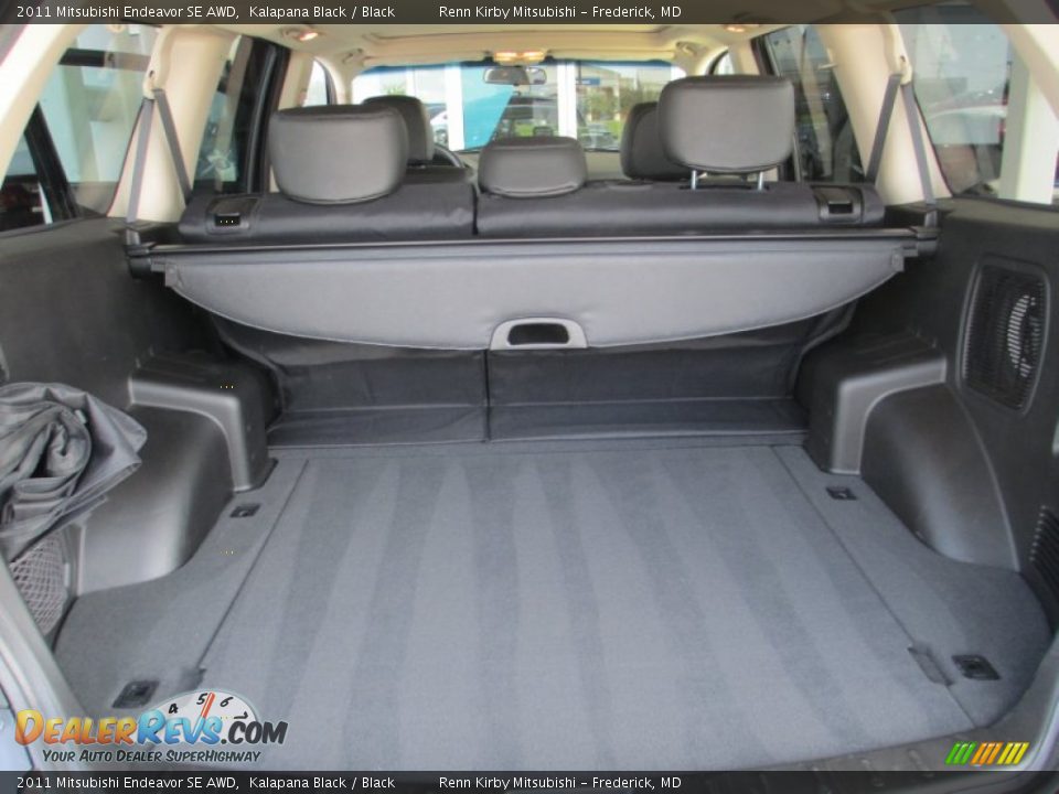 2011 Mitsubishi Endeavor SE AWD Kalapana Black / Black Photo #35
