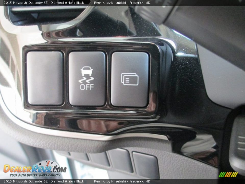 Controls of 2015 Mitsubishi Outlander SE Photo #15