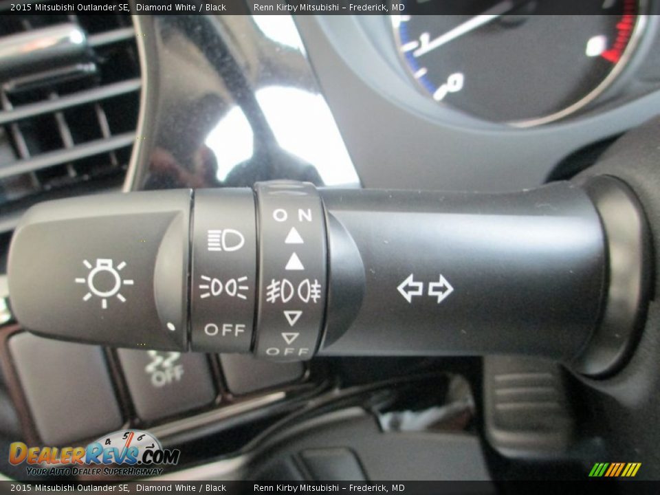 Controls of 2015 Mitsubishi Outlander SE Photo #16