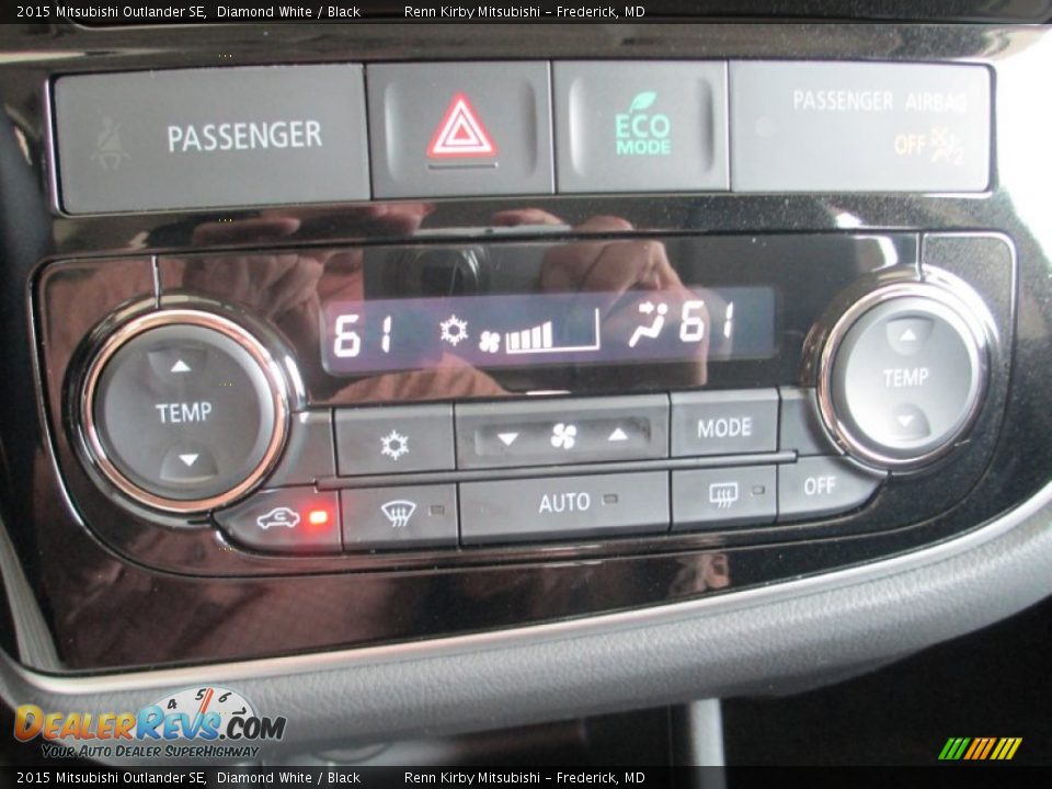 Controls of 2015 Mitsubishi Outlander SE Photo #23