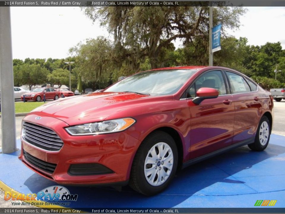 Front 3/4 View of 2014 Ford Fusion S Photo #1