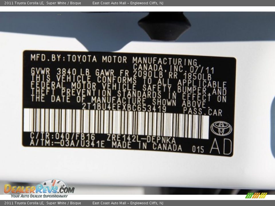 2011 Toyota Corolla LE Super White / Bisque Photo #23