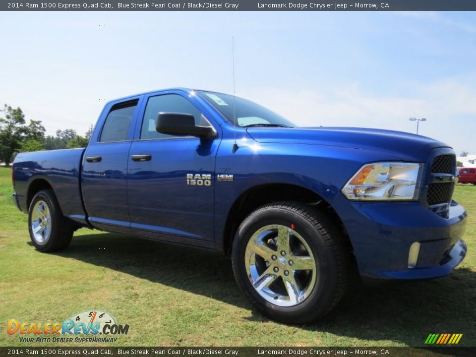 Front 3/4 View of 2014 Ram 1500 Express Quad Cab Photo #4