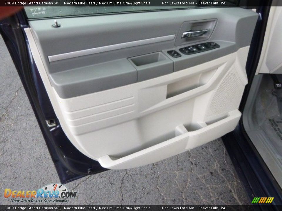 2009 Dodge Grand Caravan SXT Modern Blue Pearl / Medium Slate Gray/Light Shale Photo #11