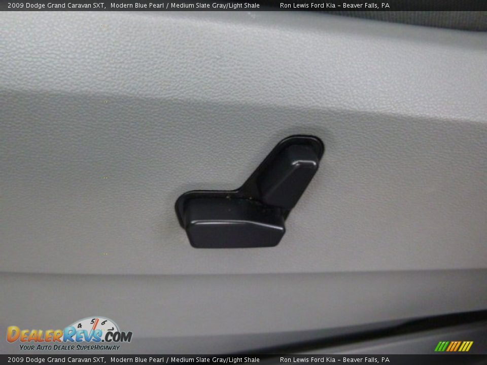 2009 Dodge Grand Caravan SXT Modern Blue Pearl / Medium Slate Gray/Light Shale Photo #15