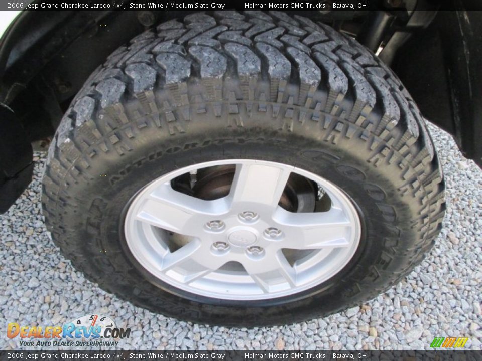 2006 Jeep Grand Cherokee Laredo 4x4 Stone White / Medium Slate Gray Photo #22