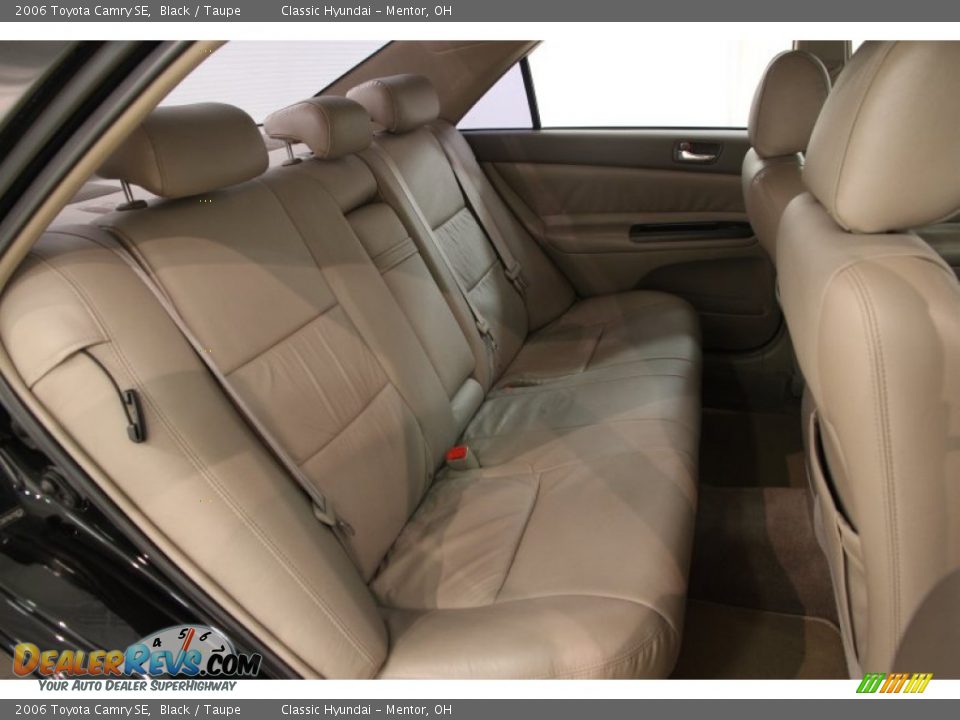 Rear Seat of 2006 Toyota Camry SE Photo #12