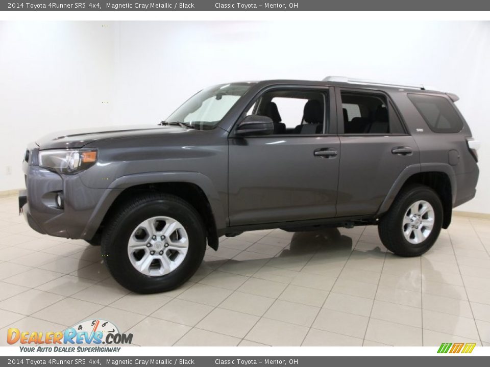 Front 3/4 View of 2014 Toyota 4Runner SR5 4x4 Photo #3