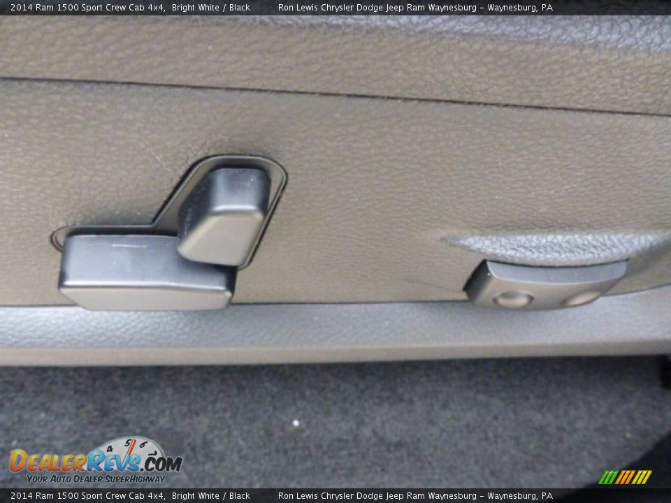 2014 Ram 1500 Sport Crew Cab 4x4 Bright White / Black Photo #13