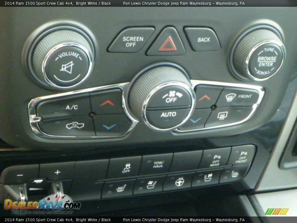 2014 Ram 1500 Sport Crew Cab 4x4 Bright White / Black Photo #17