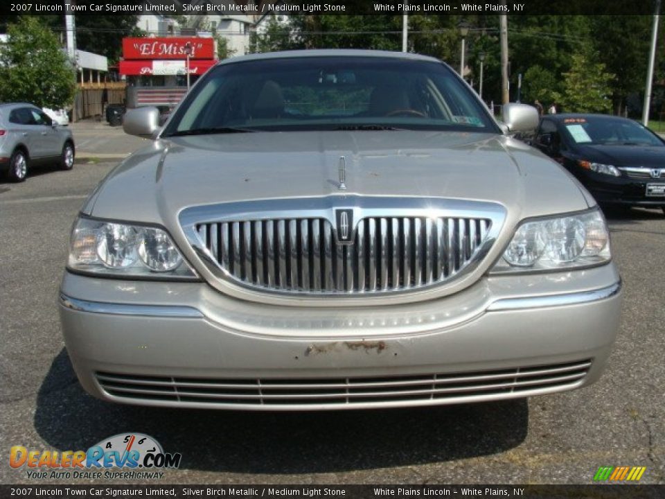 2007 Lincoln Town Car Signature Limited Silver Birch Metallic / Medium Light Stone Photo #2