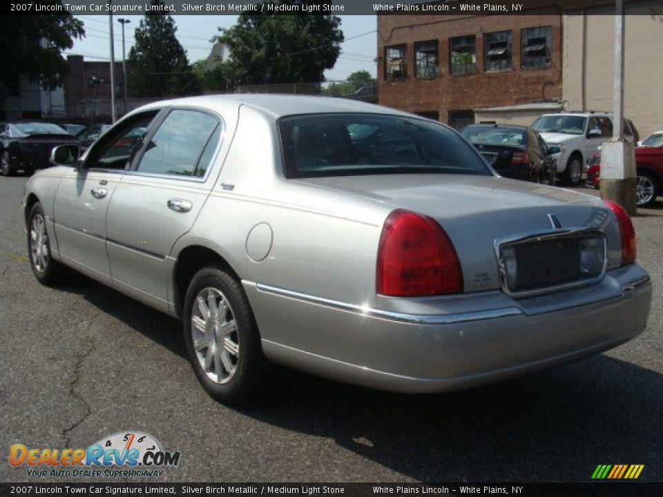 2007 Lincoln Town Car Signature Limited Silver Birch Metallic / Medium Light Stone Photo #4