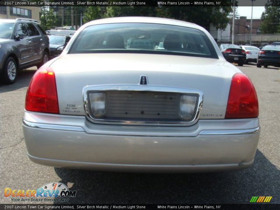 2007 Lincoln Town Car Signature Limited Silver Birch Metallic / Medium Light Stone Photo #5