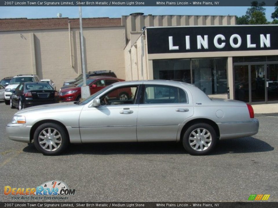 2007 Lincoln Town Car Signature Limited Silver Birch Metallic / Medium Light Stone Photo #6