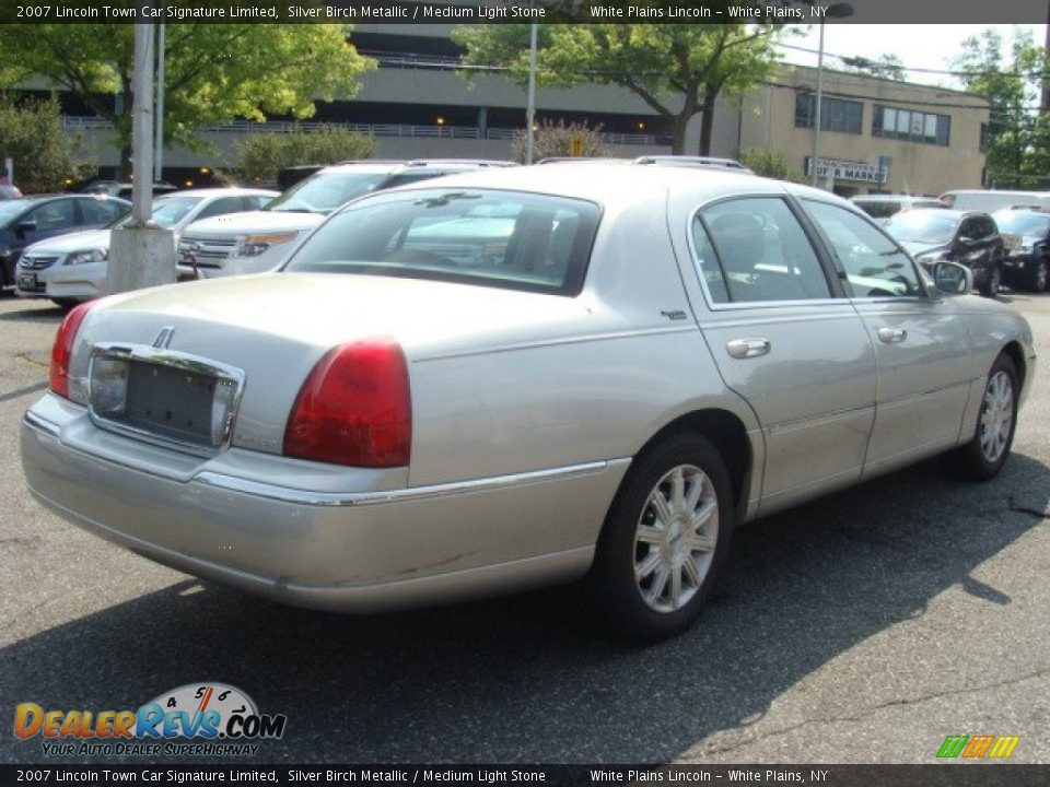 2007 Lincoln Town Car Signature Limited Silver Birch Metallic / Medium Light Stone Photo #7
