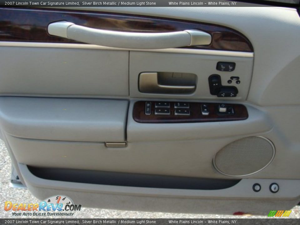 2007 Lincoln Town Car Signature Limited Silver Birch Metallic / Medium Light Stone Photo #8