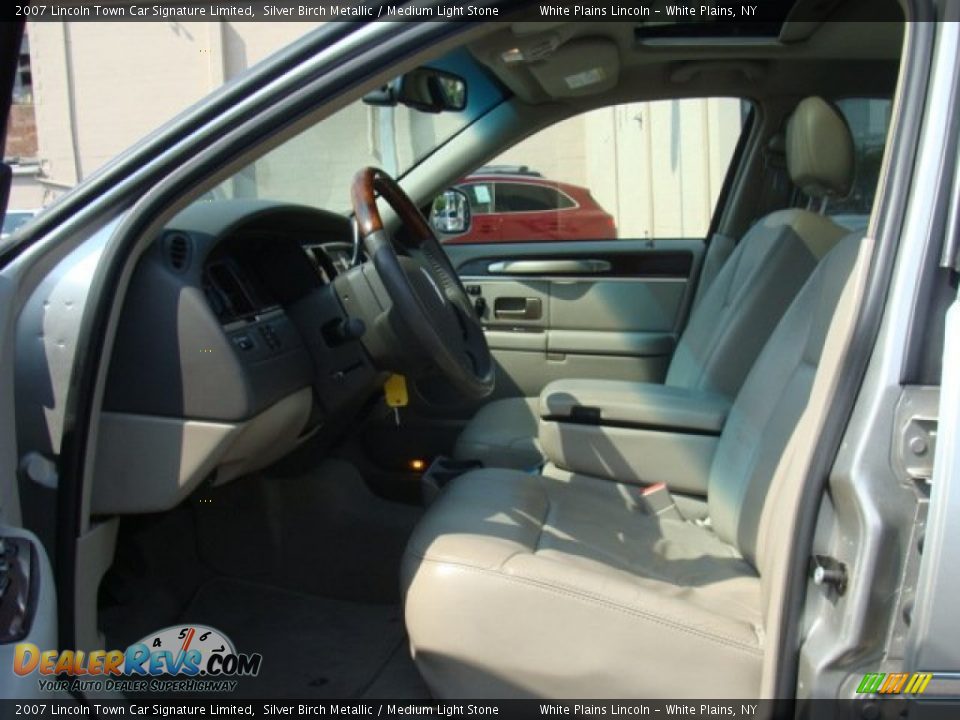 2007 Lincoln Town Car Signature Limited Silver Birch Metallic / Medium Light Stone Photo #10