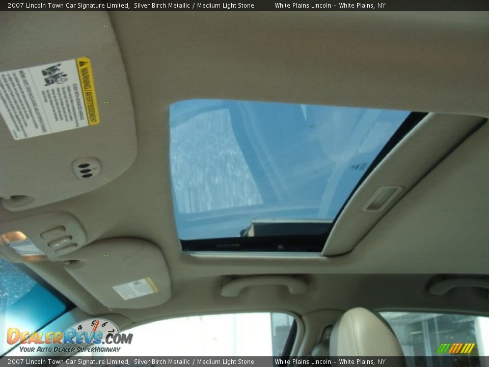 2007 Lincoln Town Car Signature Limited Silver Birch Metallic / Medium Light Stone Photo #11