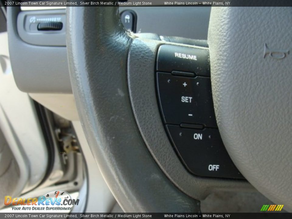 2007 Lincoln Town Car Signature Limited Silver Birch Metallic / Medium Light Stone Photo #15