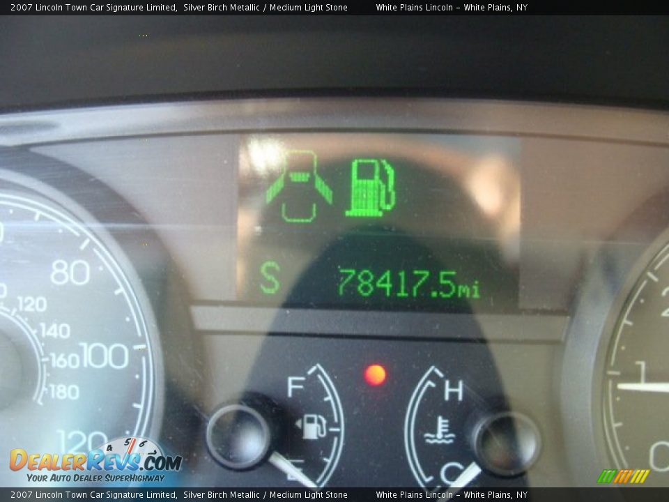 2007 Lincoln Town Car Signature Limited Silver Birch Metallic / Medium Light Stone Photo #17