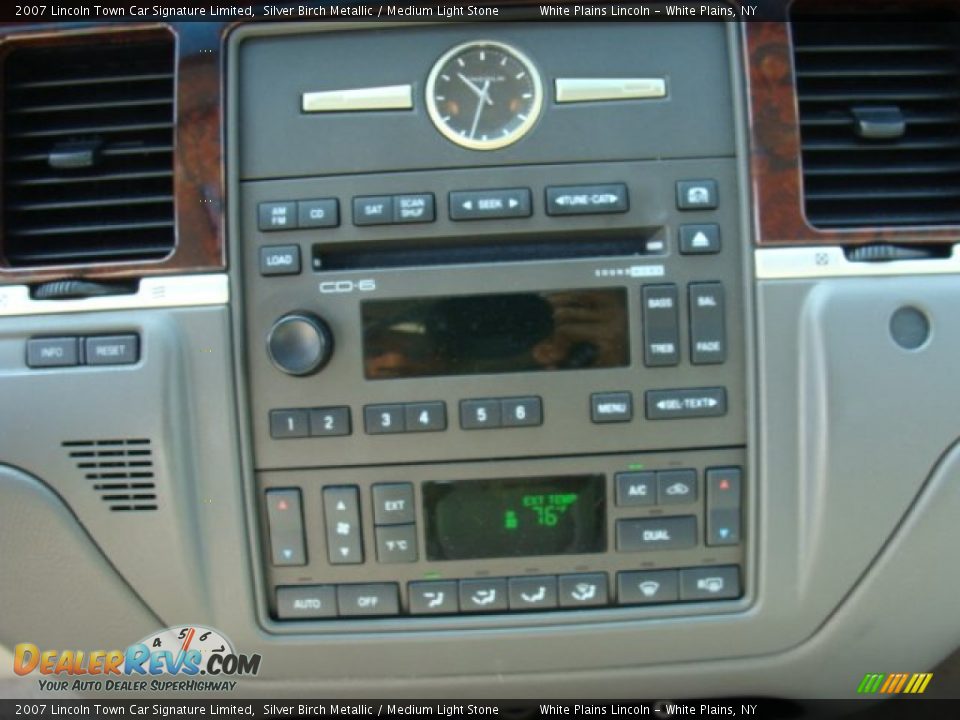 2007 Lincoln Town Car Signature Limited Silver Birch Metallic / Medium Light Stone Photo #18