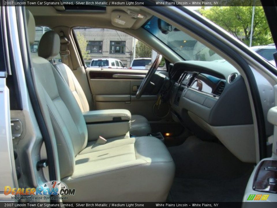2007 Lincoln Town Car Signature Limited Silver Birch Metallic / Medium Light Stone Photo #23
