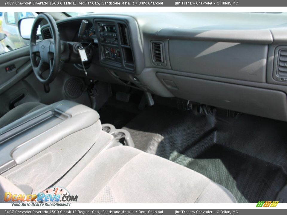 2007 Chevrolet Silverado 1500 Classic LS Regular Cab Sandstone Metallic / Dark Charcoal Photo #10