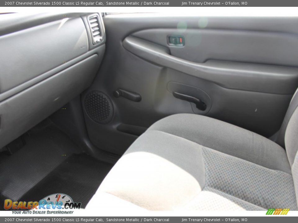 2007 Chevrolet Silverado 1500 Classic LS Regular Cab Sandstone Metallic / Dark Charcoal Photo #13