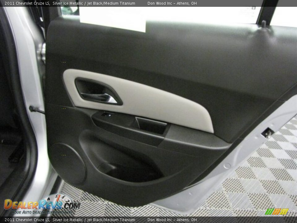 2011 Chevrolet Cruze LS Silver Ice Metallic / Jet Black/Medium Titanium Photo #16