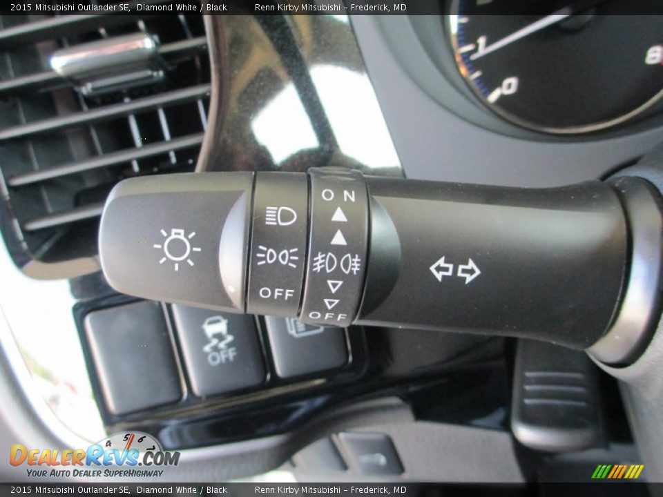 Controls of 2015 Mitsubishi Outlander SE Photo #17
