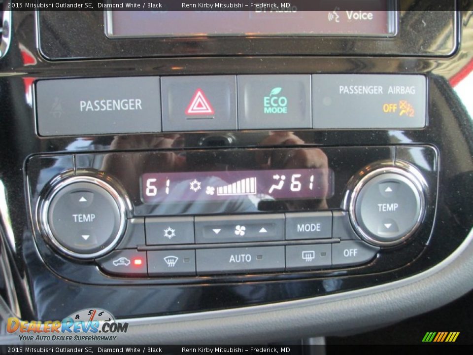 Controls of 2015 Mitsubishi Outlander SE Photo #25