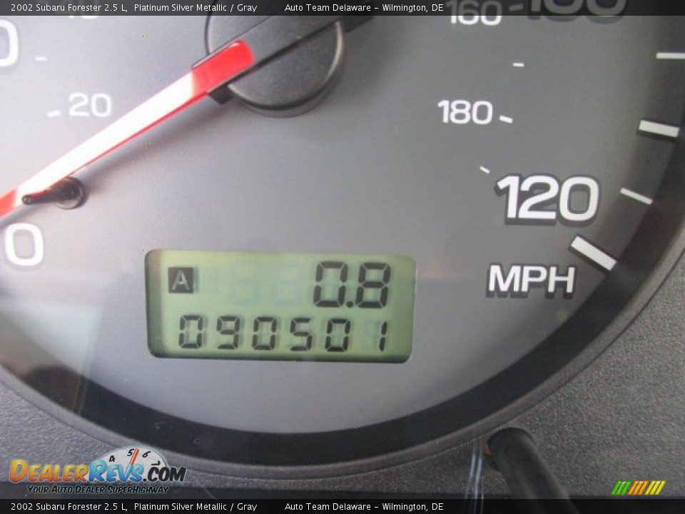 2002 Subaru Forester 2.5 L Platinum Silver Metallic / Gray Photo #12