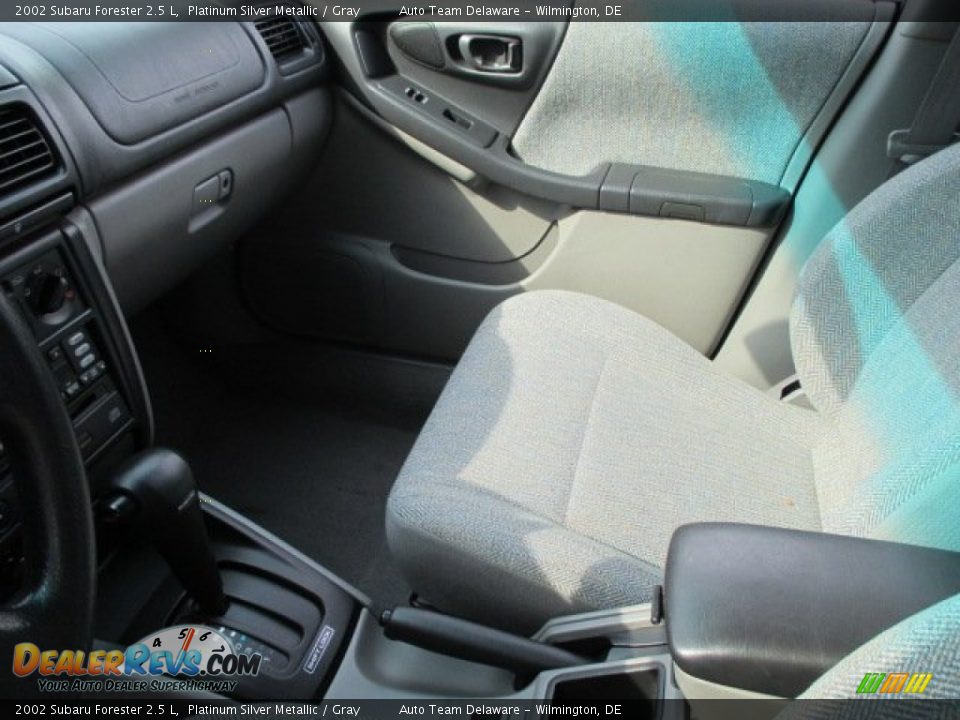 2002 Subaru Forester 2.5 L Platinum Silver Metallic / Gray Photo #14