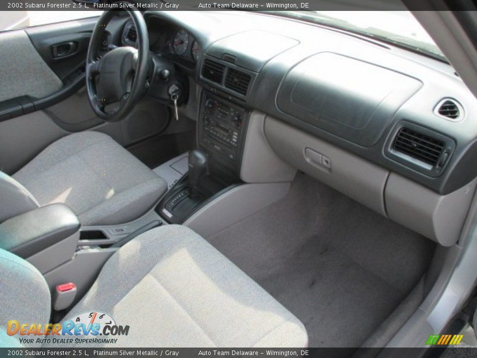 2002 Subaru Forester 2.5 L Platinum Silver Metallic / Gray Photo #15