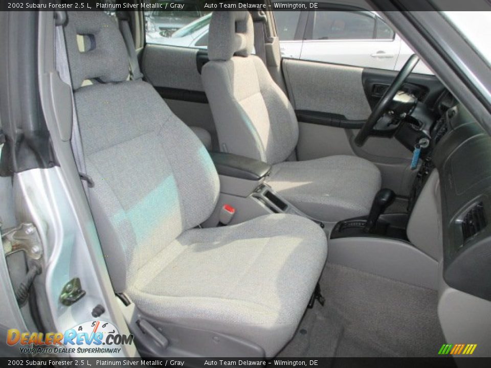 2002 Subaru Forester 2.5 L Platinum Silver Metallic / Gray Photo #16