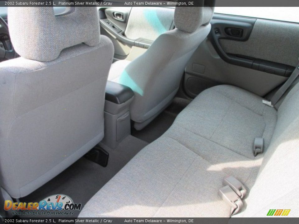 2002 Subaru Forester 2.5 L Platinum Silver Metallic / Gray Photo #18