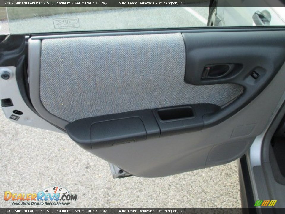 2002 Subaru Forester 2.5 L Platinum Silver Metallic / Gray Photo #21