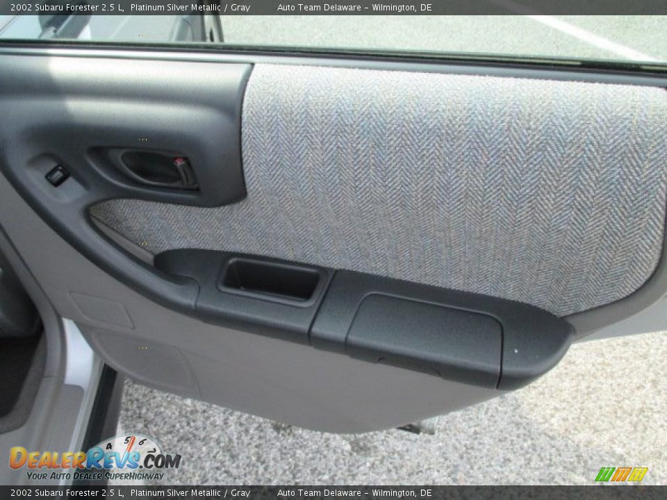 2002 Subaru Forester 2.5 L Platinum Silver Metallic / Gray Photo #22