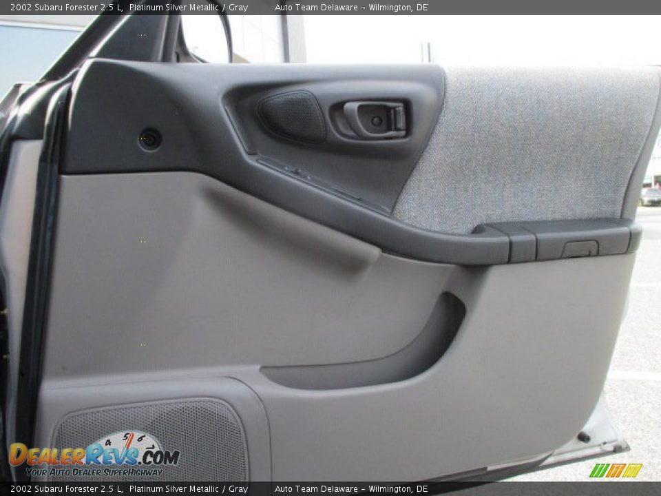 2002 Subaru Forester 2.5 L Platinum Silver Metallic / Gray Photo #23