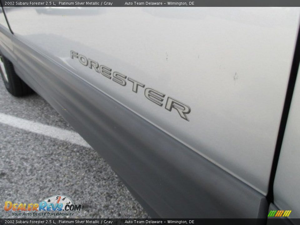 2002 Subaru Forester 2.5 L Platinum Silver Metallic / Gray Photo #25