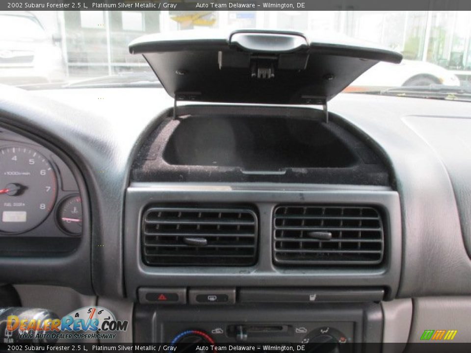 2002 Subaru Forester 2.5 L Platinum Silver Metallic / Gray Photo #30