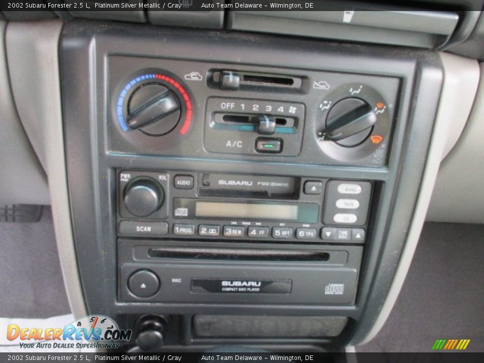 2002 Subaru Forester 2.5 L Platinum Silver Metallic / Gray Photo #31
