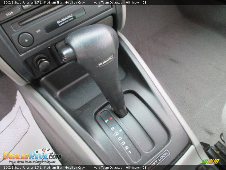 2002 Subaru Forester 2.5 L Platinum Silver Metallic / Gray Photo #32