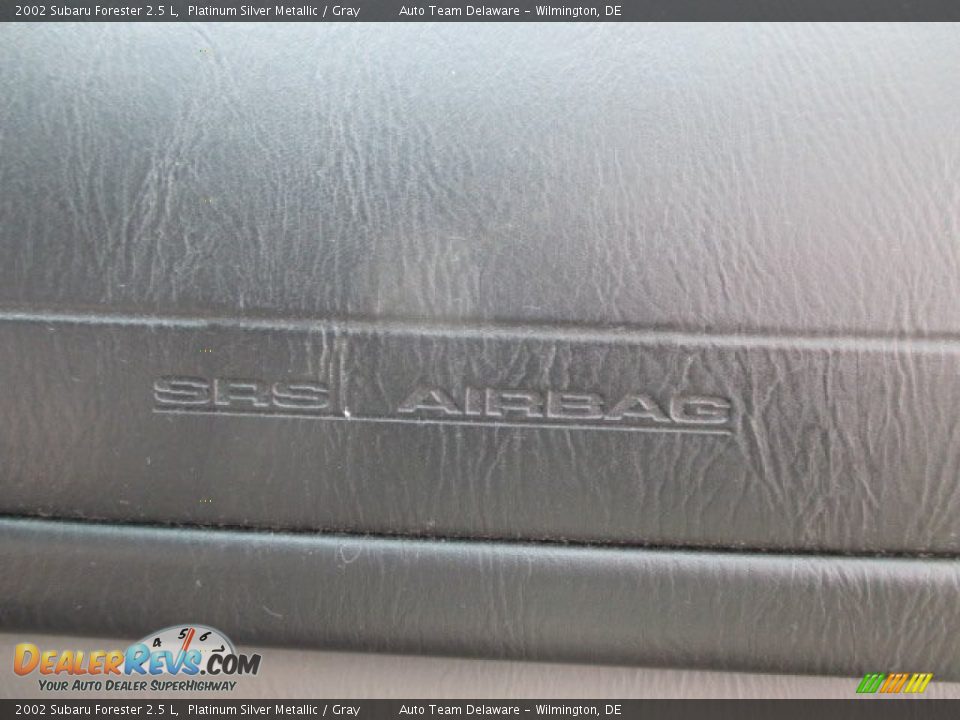 2002 Subaru Forester 2.5 L Platinum Silver Metallic / Gray Photo #33