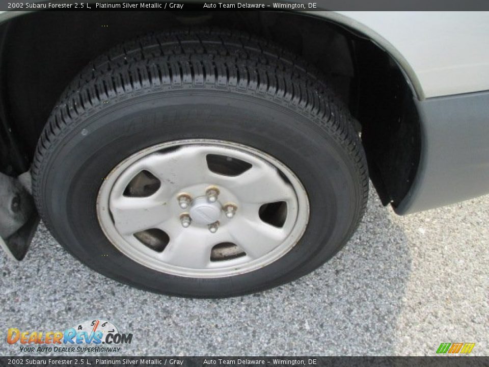 2002 Subaru Forester 2.5 L Platinum Silver Metallic / Gray Photo #35