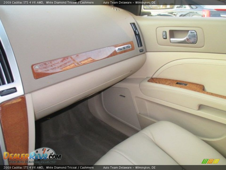 2009 Cadillac STS 4 V6 AWD White Diamond Tricoat / Cashmere Photo #17
