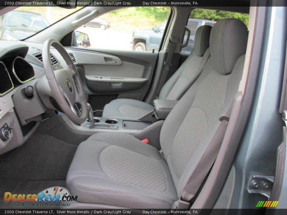 2009 Chevrolet Traverse LT Silver Moss Metallic / Dark Gray/Light Gray Photo #11